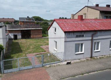 Mały domek w Grocholicach